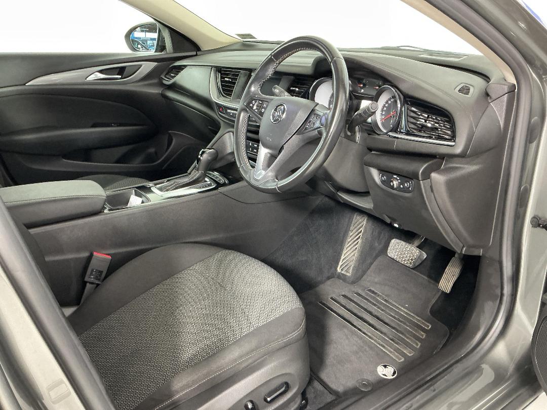 Photo '16' of Holden Commodore