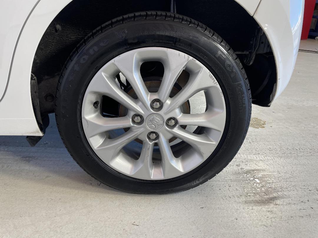 Photo '11' of Holden Spark