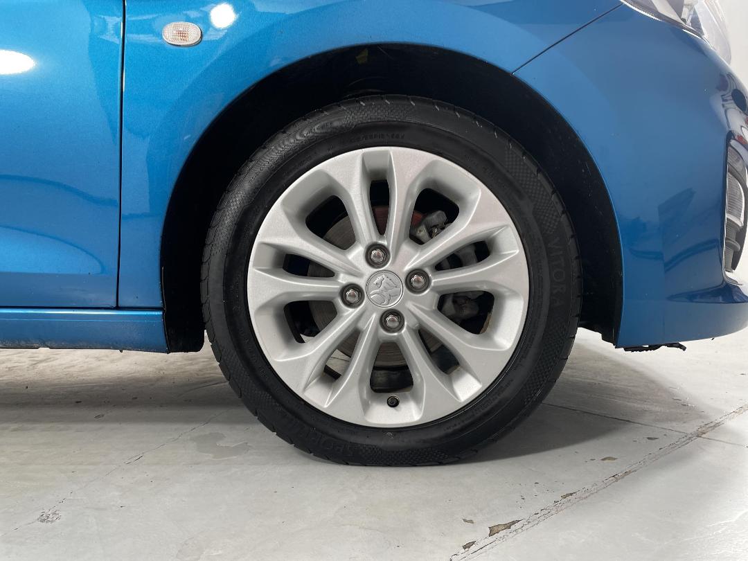 Photo '9' of Holden Spark