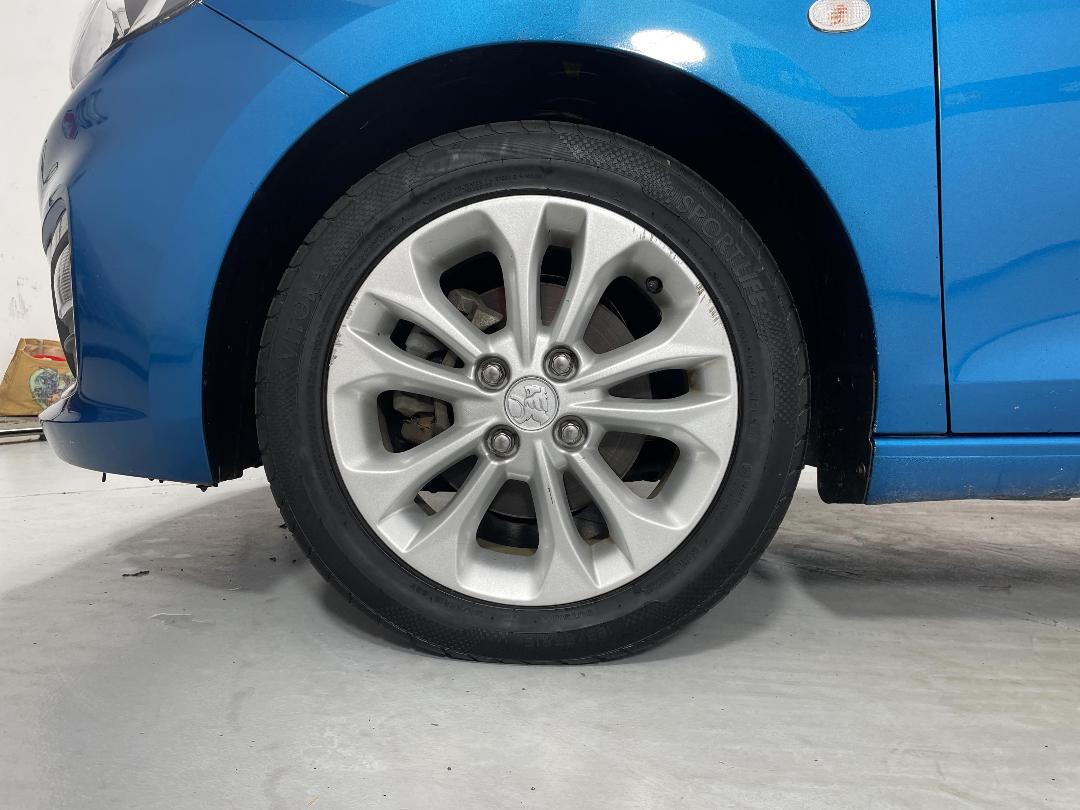 Photo '10' of Holden Spark