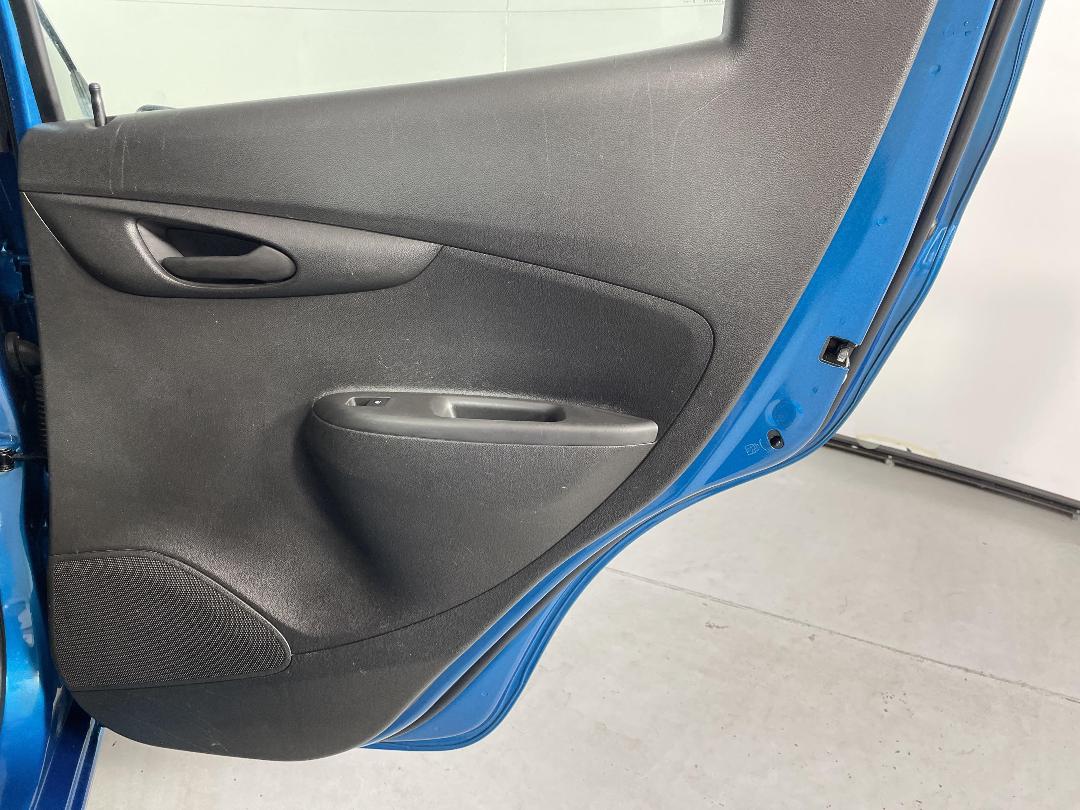 Photo '19' of Holden Spark