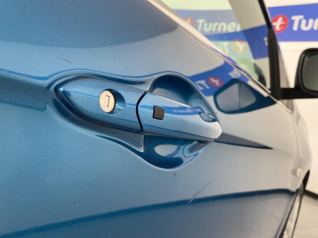 Photo '25' of Holden Spark