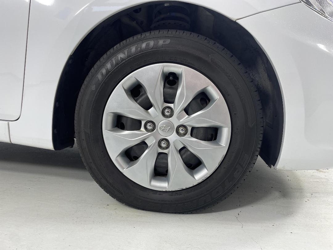 Photo '9' of Hyundai Accent