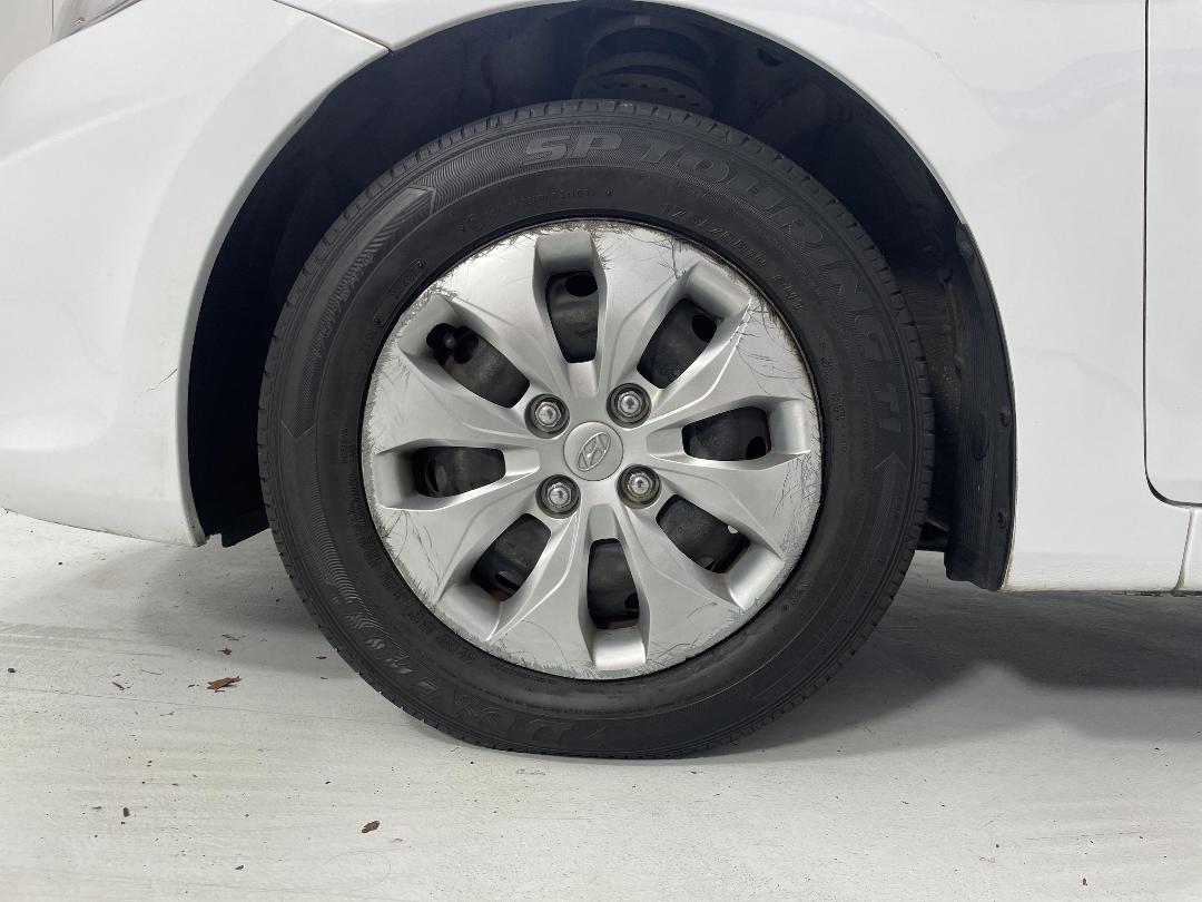 Photo '10' of Hyundai Accent