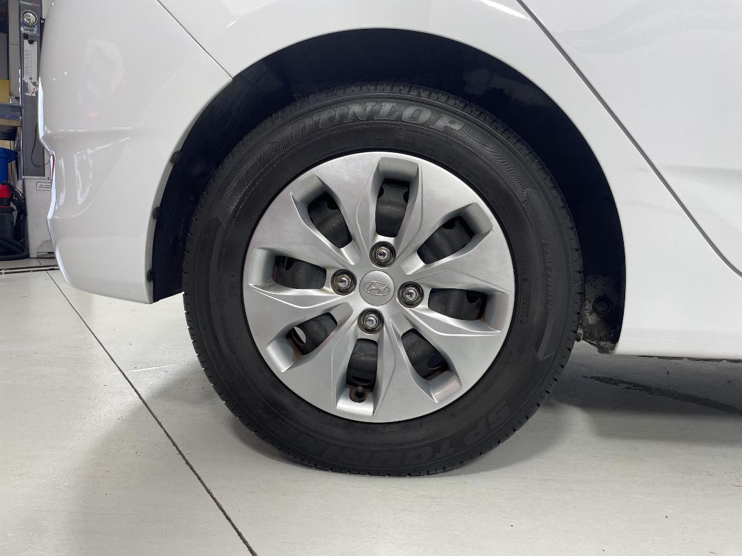 Photo '12' of Hyundai Accent