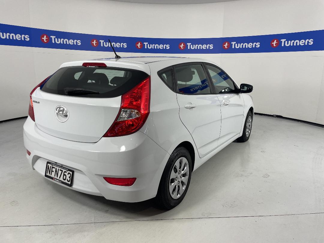 Photo '7' of Hyundai Accent