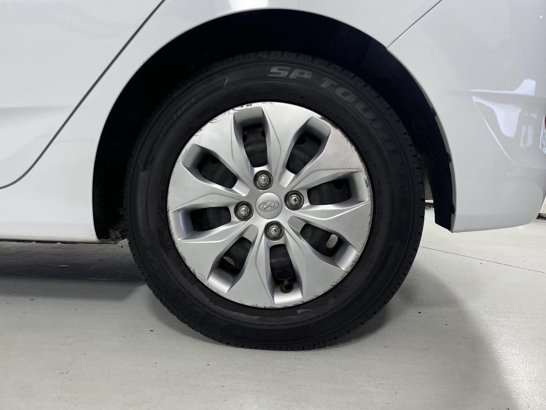 Photo '11' of Hyundai Accent