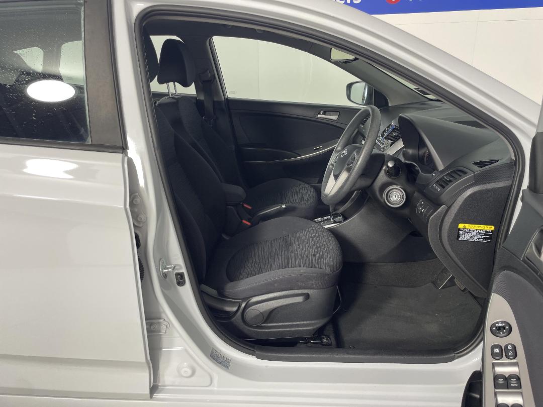 Photo '16' of Hyundai Accent