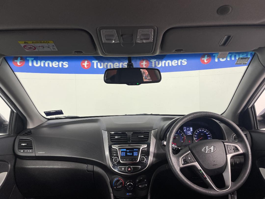 Photo '17' of Hyundai Accent