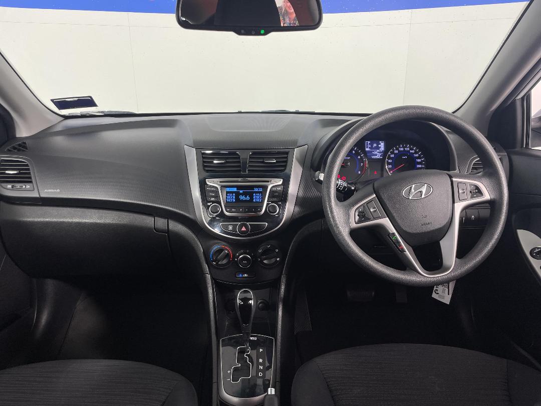 Photo '18' of Hyundai Accent