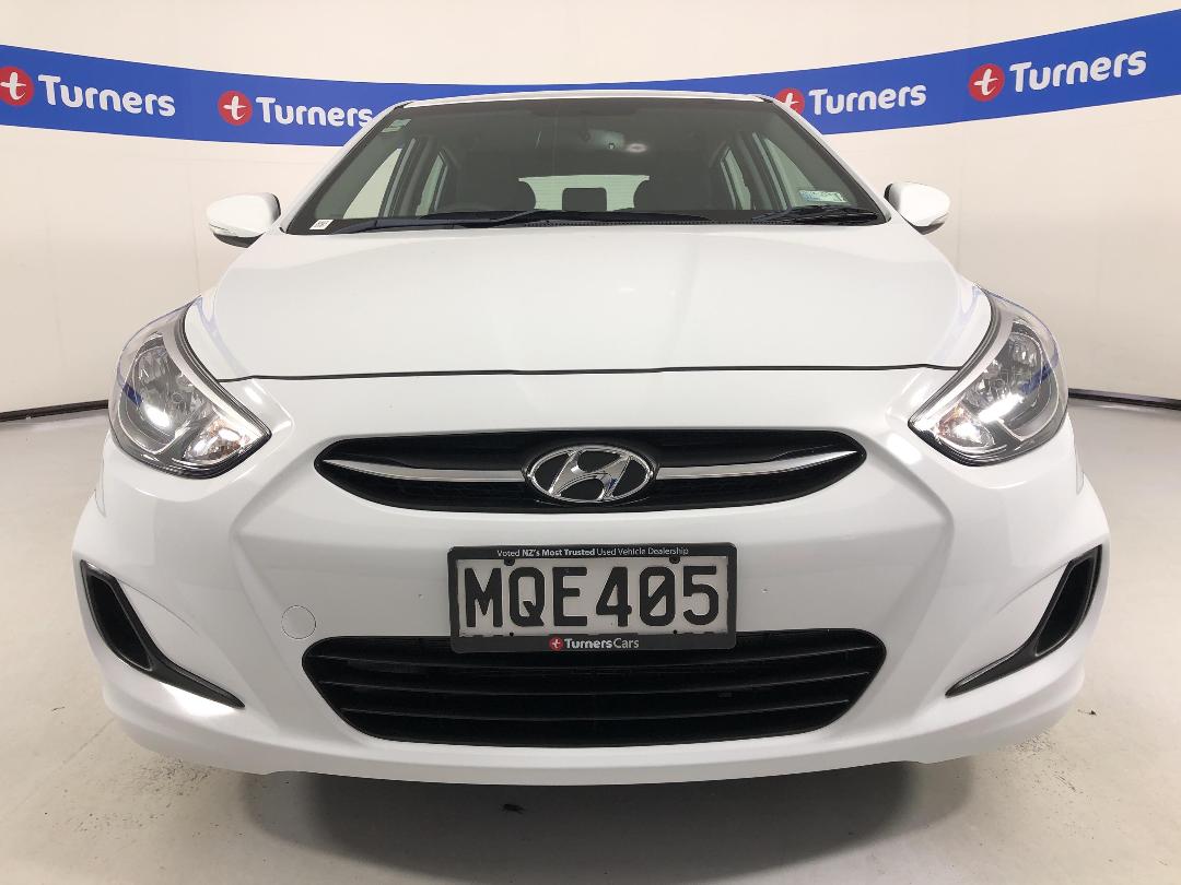 Photo '2' of Hyundai Accent Photo '2' of Hyundai Accent