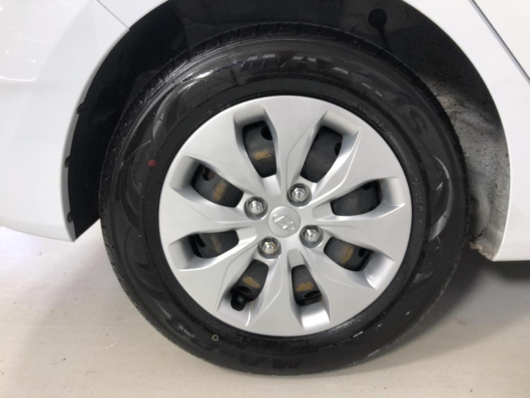 Photo '12' of Hyundai Accent Photo '12' of Hyundai Accent