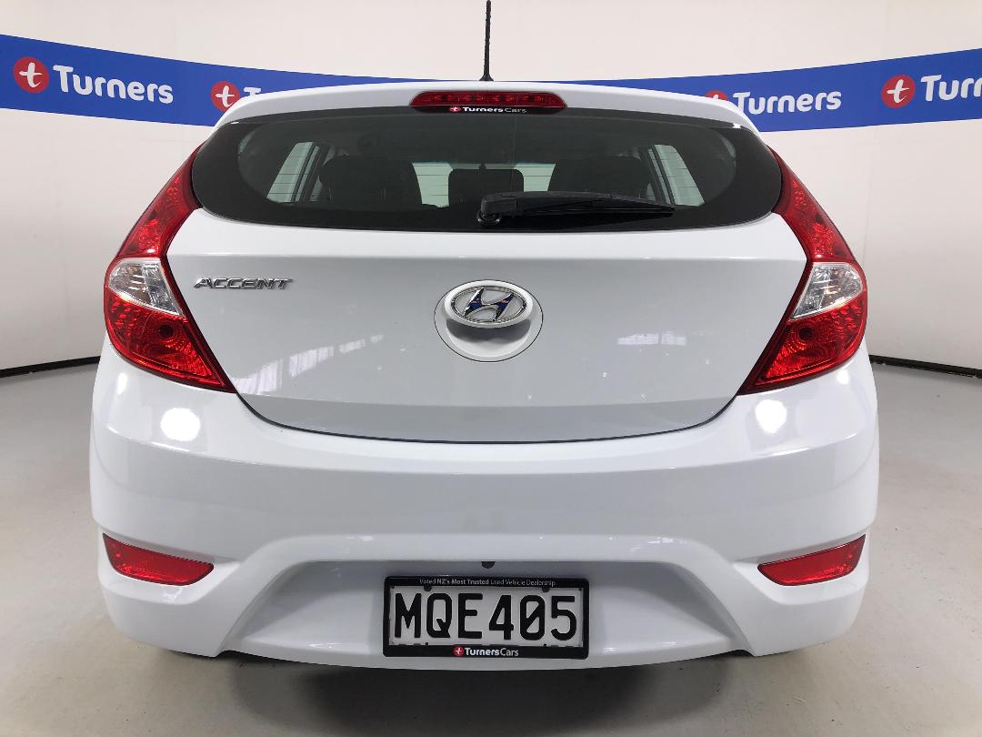 Photo '6' of Hyundai Accent Photo '6' of Hyundai Accent