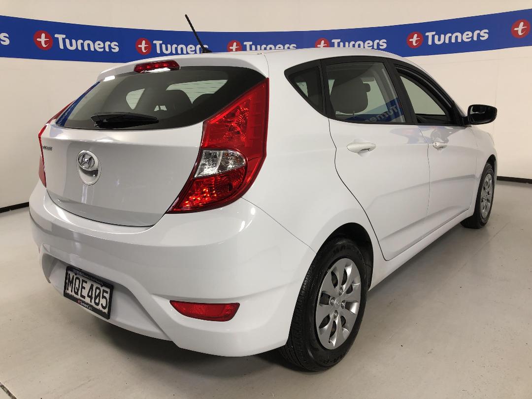 Photo '7' of Hyundai Accent Photo '7' of Hyundai Accent