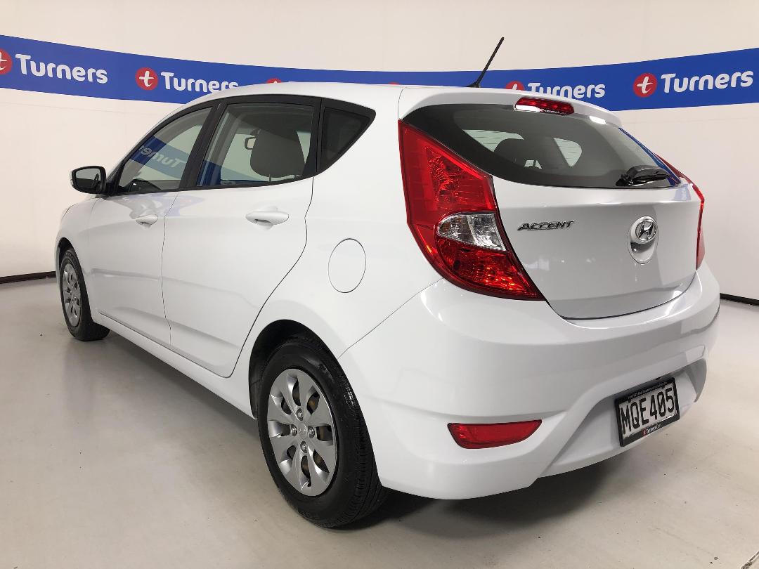 Photo '5' of Hyundai Accent Photo '5' of Hyundai Accent