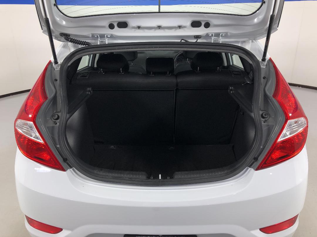 Photo '14' of Hyundai Accent Photo '14' of Hyundai Accent