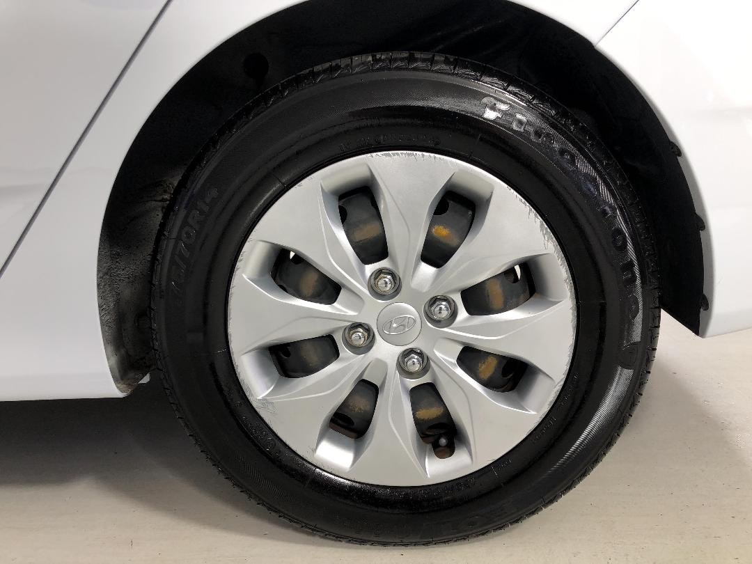 Photo '11' of Hyundai Accent Photo '11' of Hyundai Accent