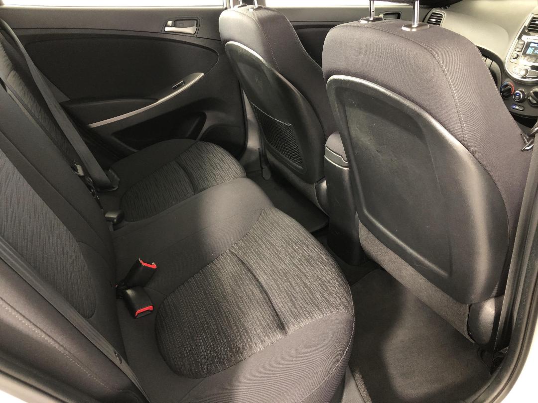 Photo '20' of Hyundai Accent Photo '20' of Hyundai Accent