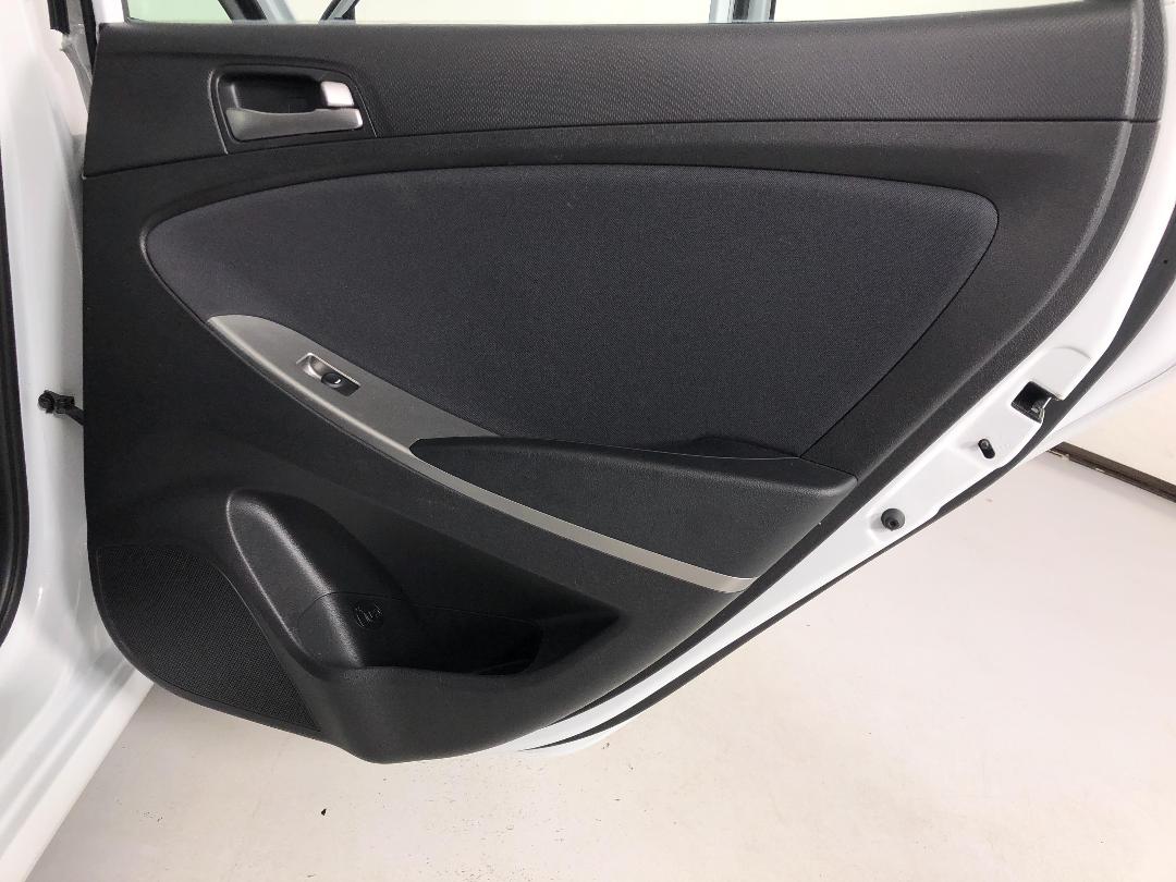 Photo '19' of Hyundai Accent Photo '19' of Hyundai Accent