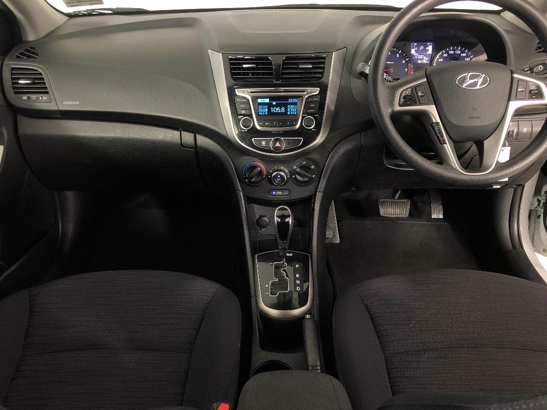 Photo '17' of Hyundai Accent Photo '17' of Hyundai Accent