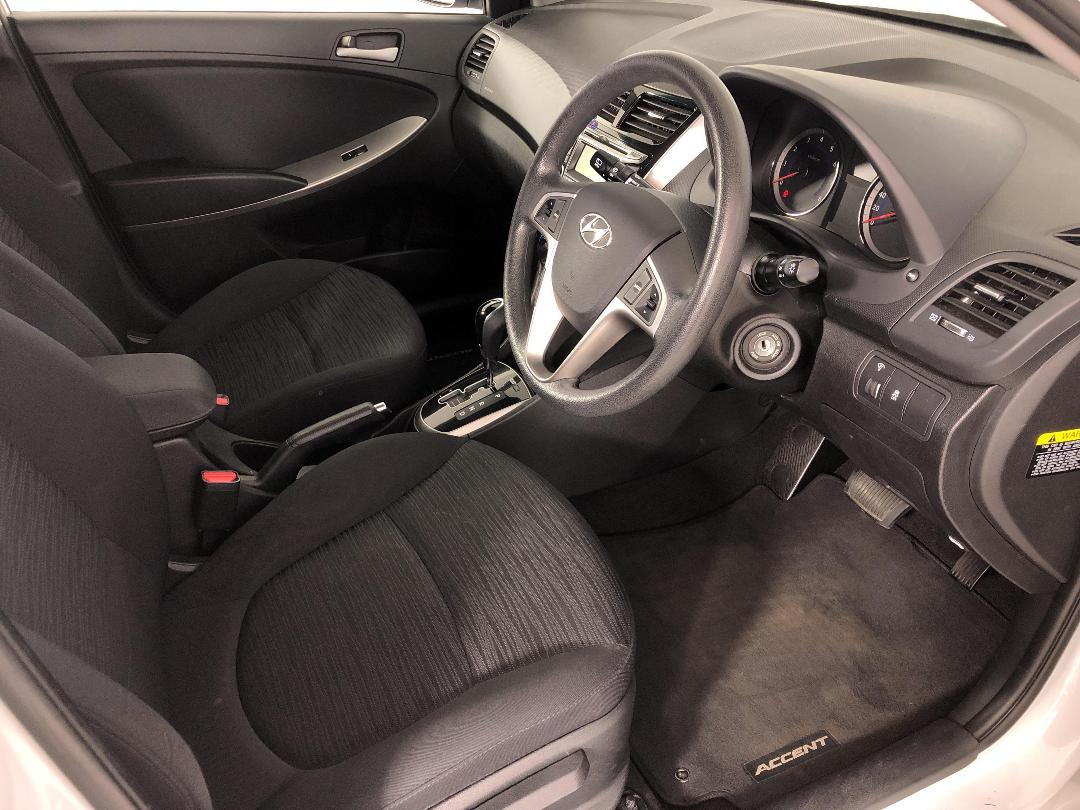 Photo '16' of Hyundai Accent Photo '16' of Hyundai Accent