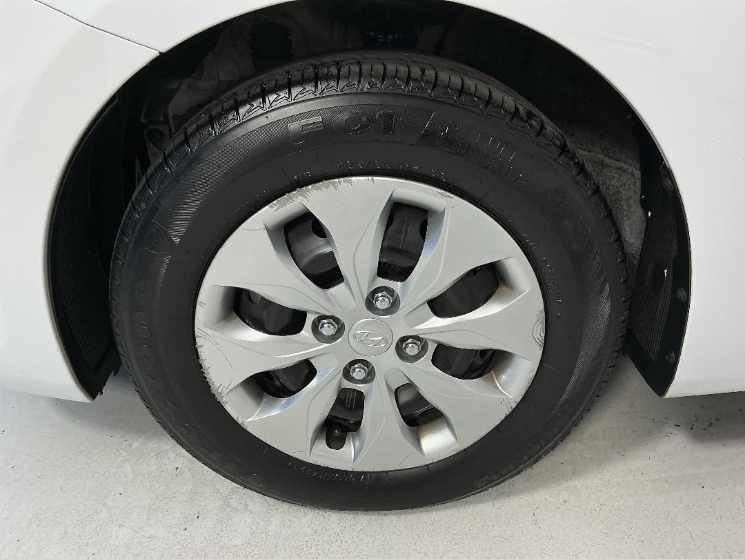 Photo '10' of Hyundai Accent