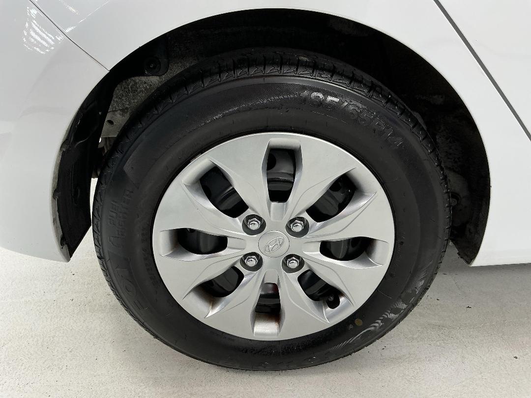 Photo '12' of Hyundai Accent