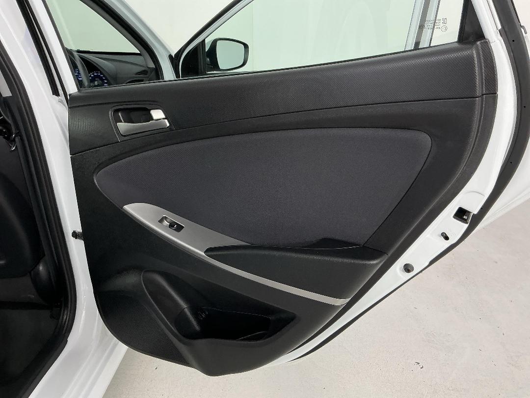 Photo '19' of Hyundai Accent