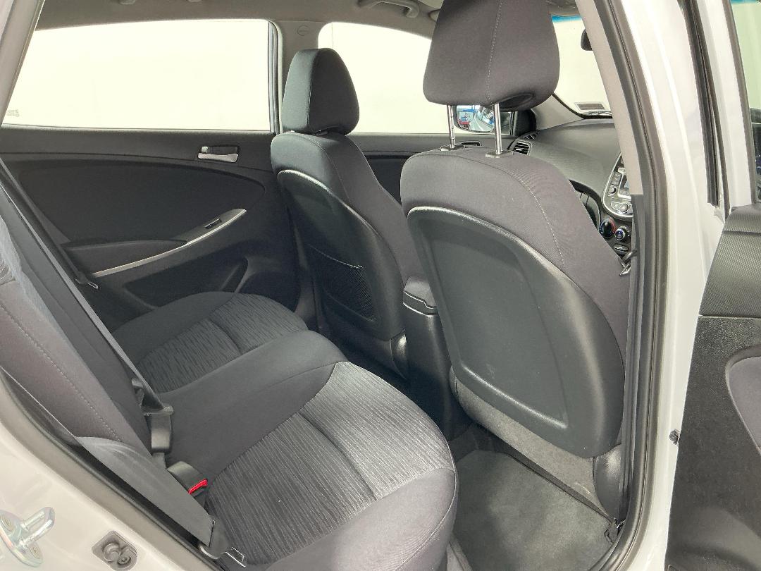 Photo '20' of Hyundai Accent