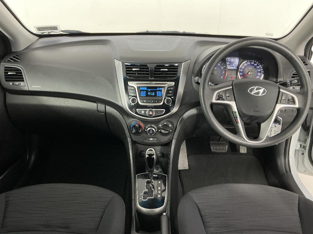 Photo '17' of Hyundai Accent