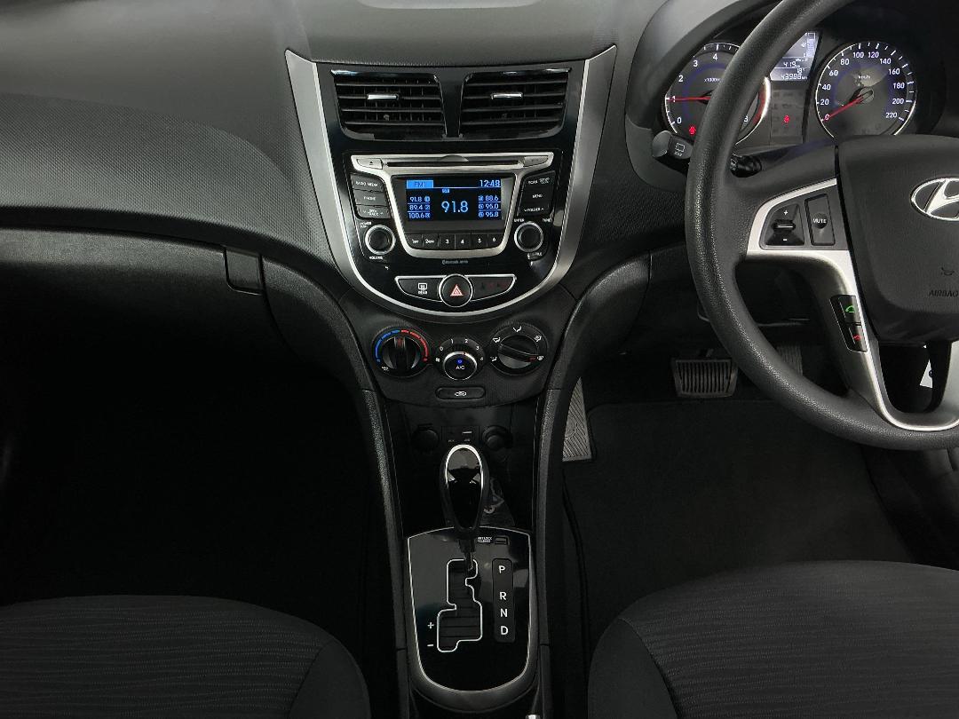 Photo '18' of Hyundai Accent
