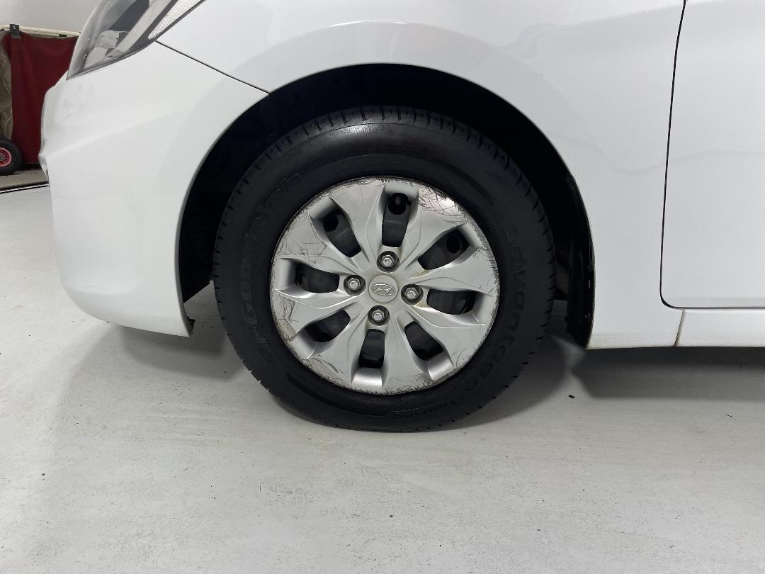 Photo '10' of Hyundai Accent