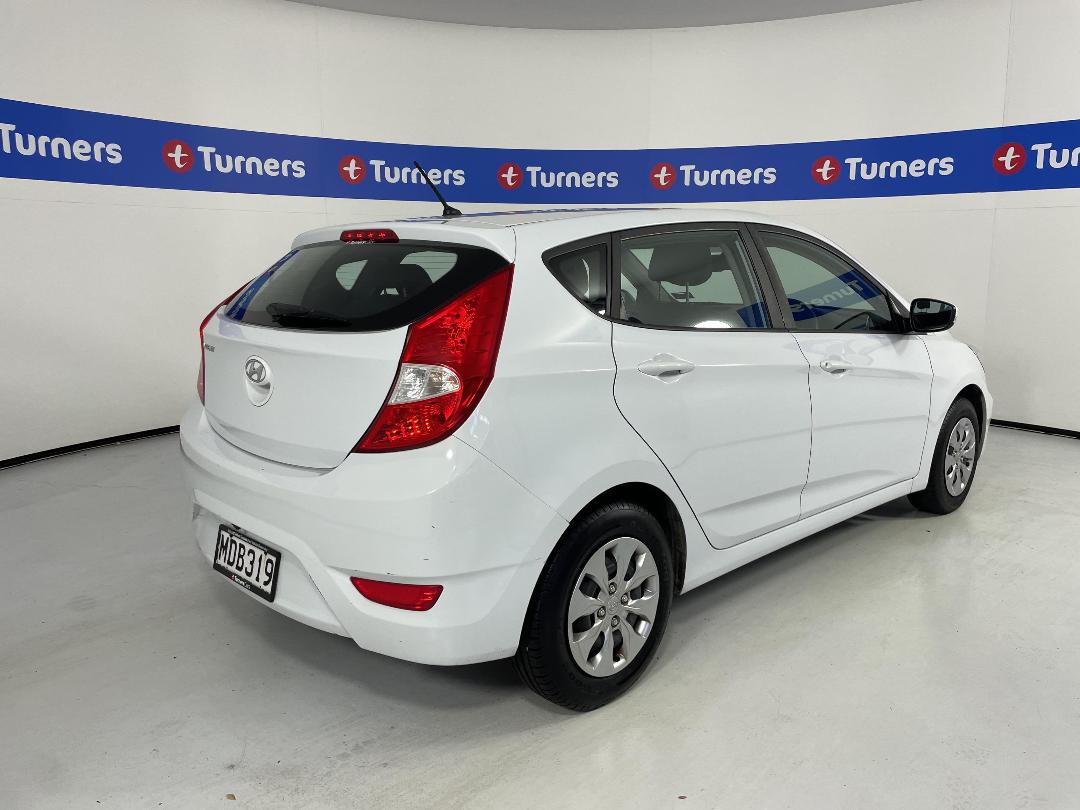 Photo '7' of Hyundai Accent