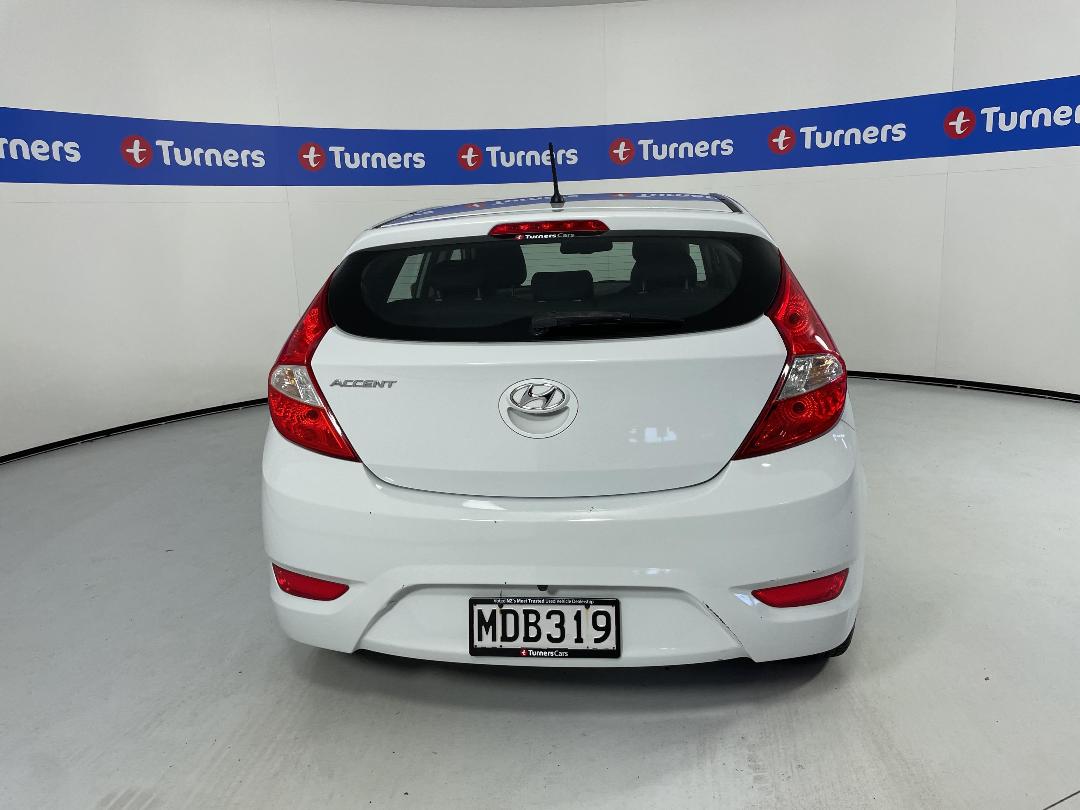 Photo '6' of Hyundai Accent