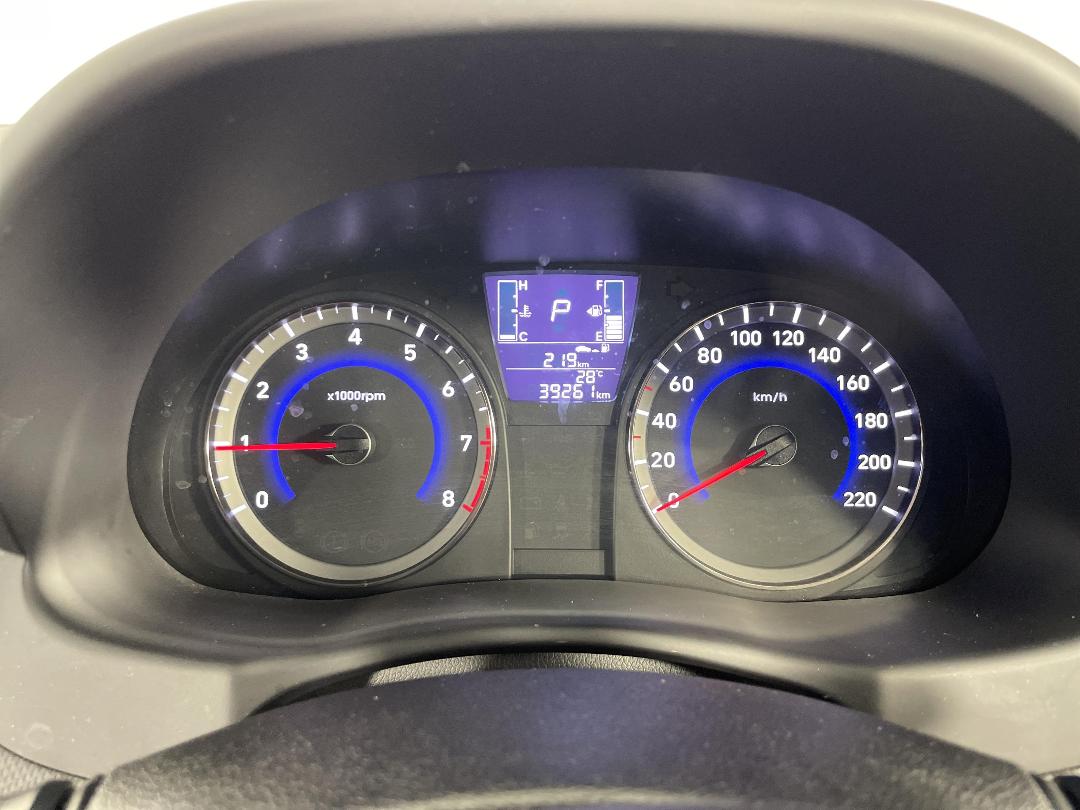 Photo '21' of Hyundai Accent