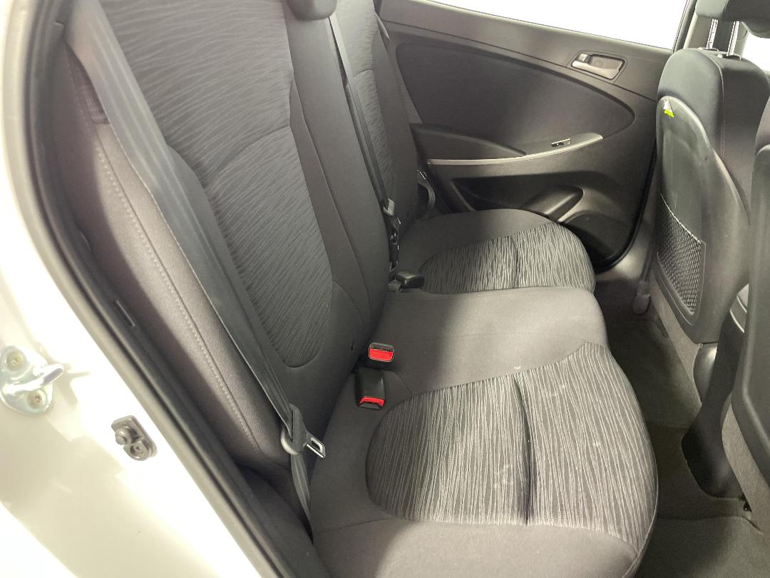 Photo '20' of Hyundai Accent