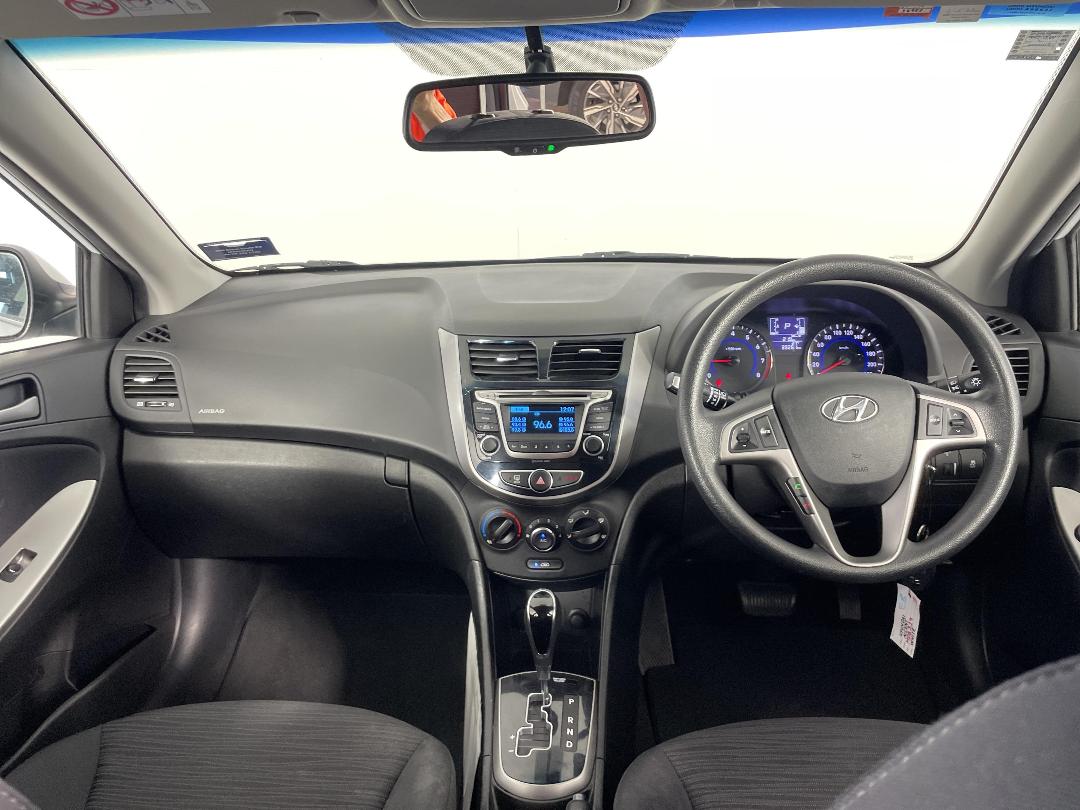 Photo '17' of Hyundai Accent