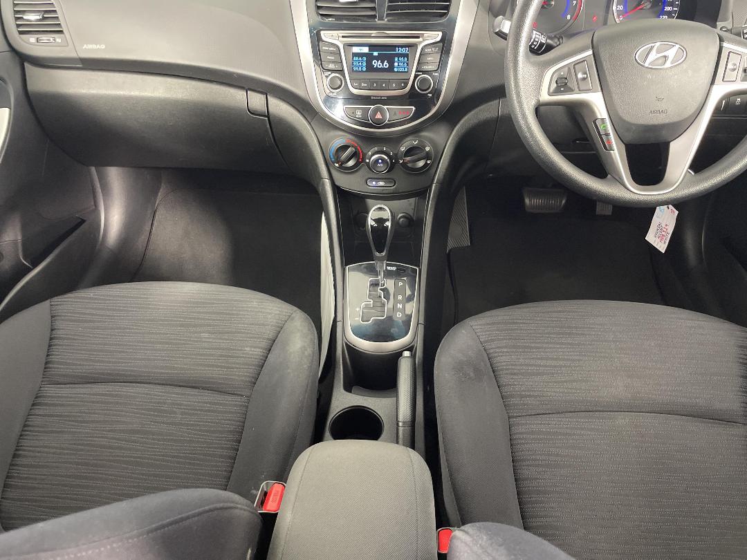 Photo '18' of Hyundai Accent