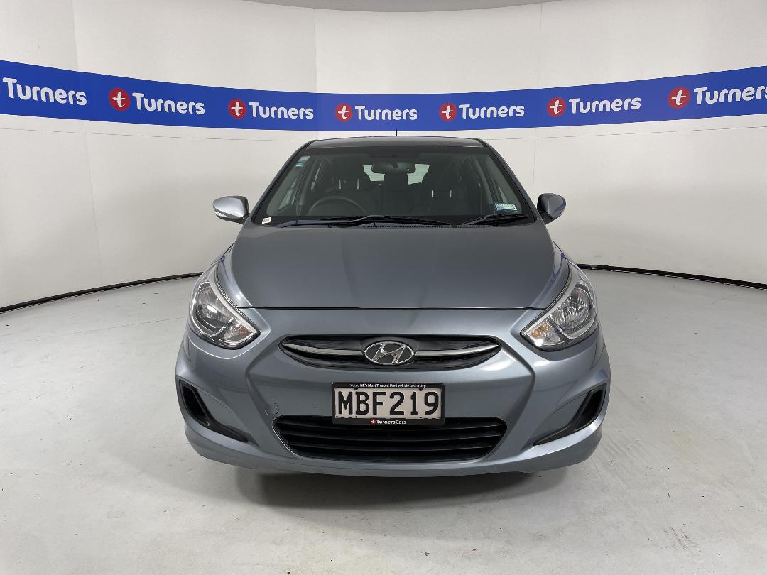 Photo '2' of Hyundai Accent Photo '2' of Hyundai Accent