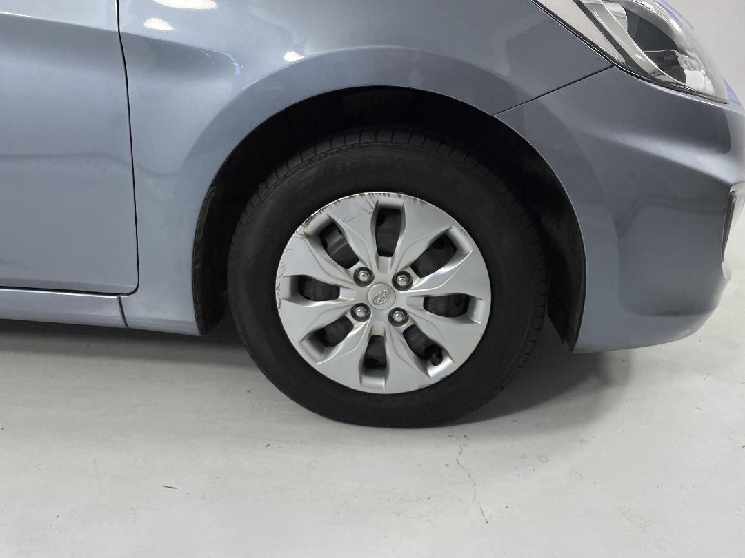 Photo '9' of Hyundai Accent Photo '9' of Hyundai Accent