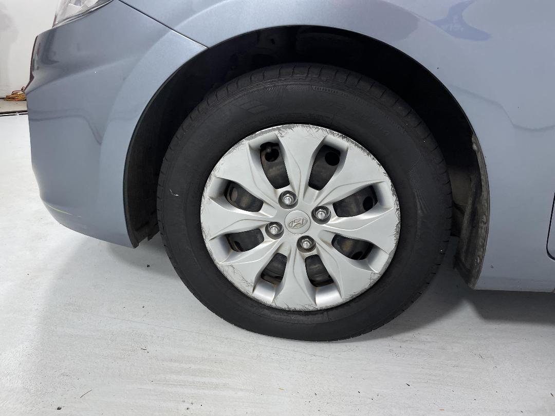 Photo '10' of Hyundai Accent Photo '10' of Hyundai Accent