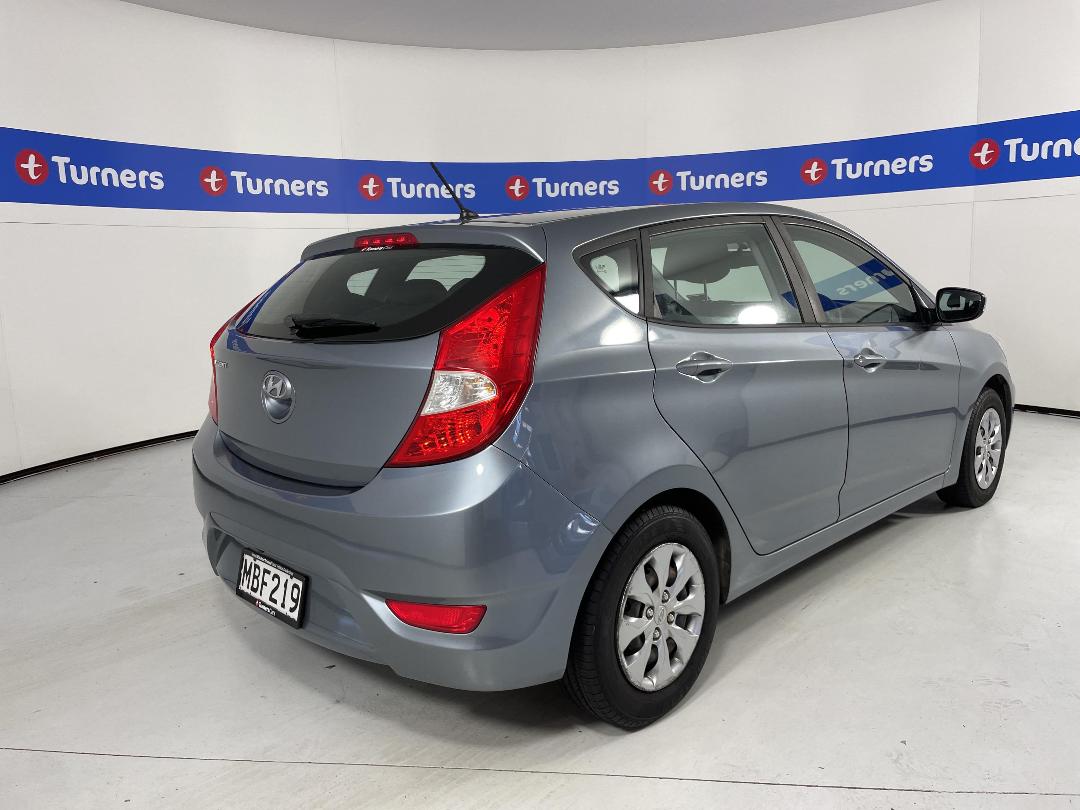 Photo '7' of Hyundai Accent Photo '7' of Hyundai Accent