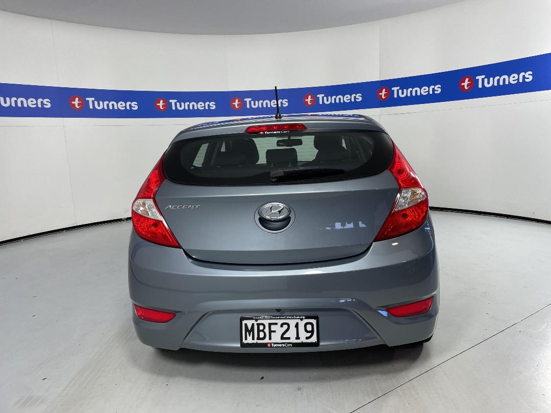 Photo '6' of Hyundai Accent Photo '6' of Hyundai Accent