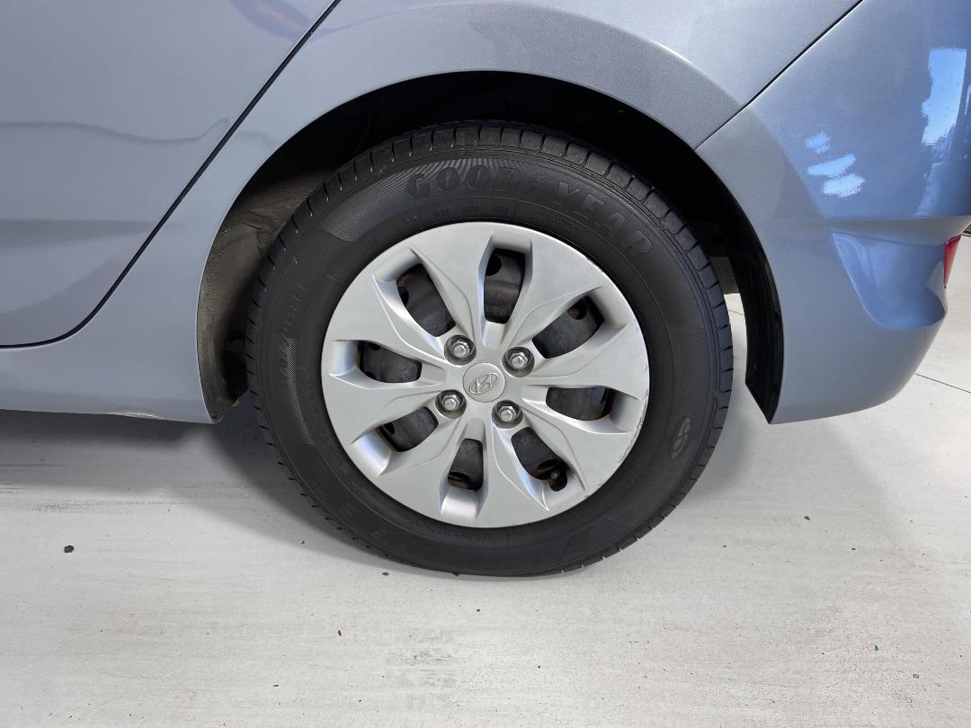 Photo '11' of Hyundai Accent Photo '11' of Hyundai Accent