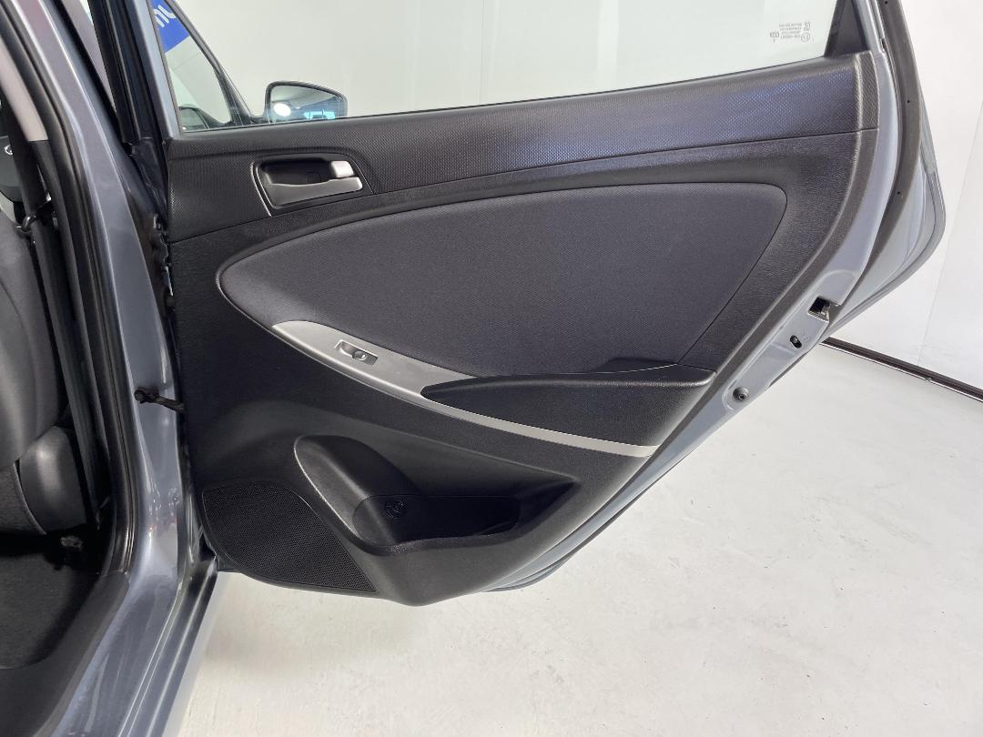 Photo '19' of Hyundai Accent Photo '19' of Hyundai Accent