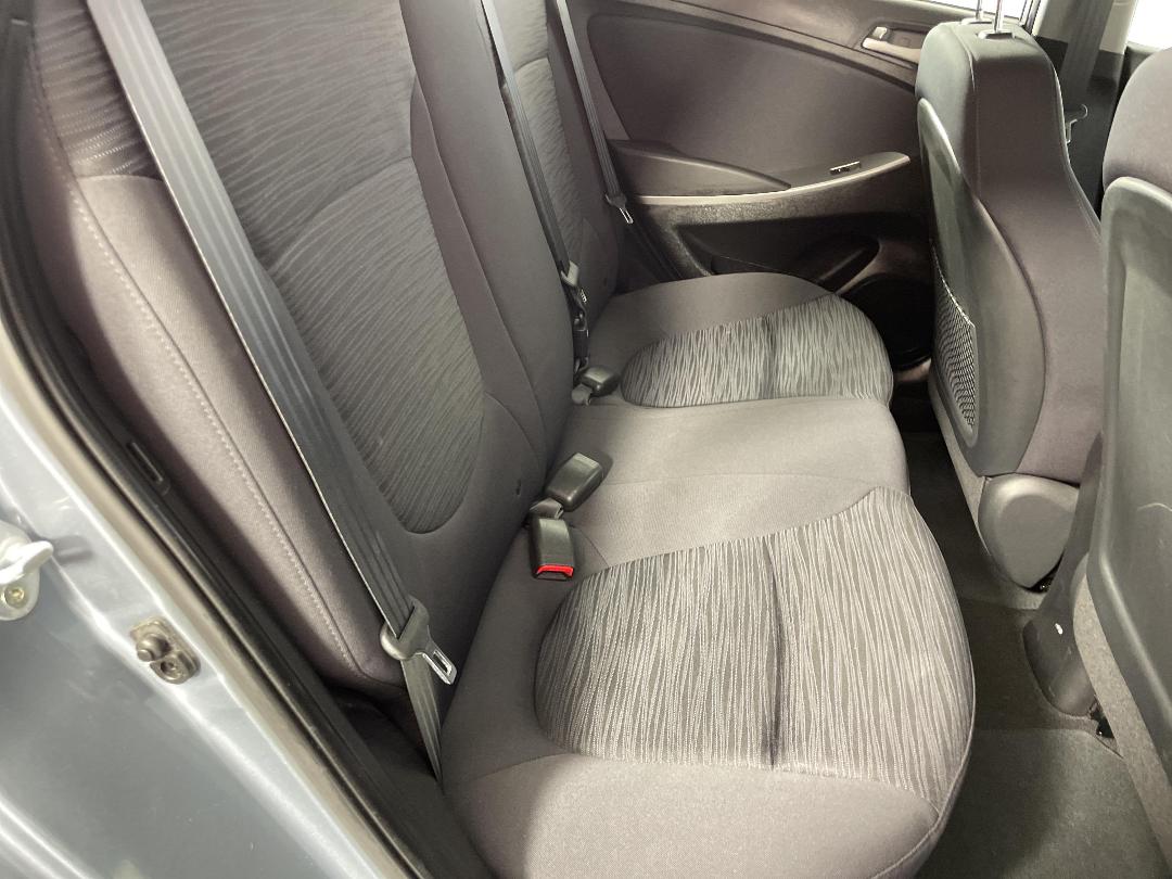 Photo '20' of Hyundai Accent Photo '20' of Hyundai Accent