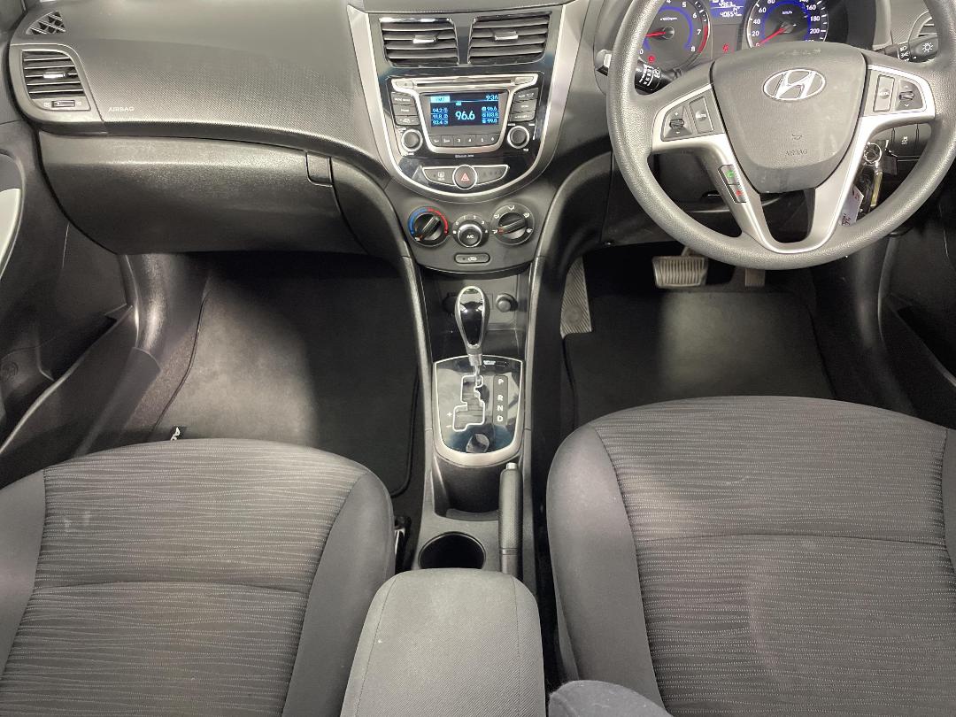 Photo '18' of Hyundai Accent Photo '18' of Hyundai Accent