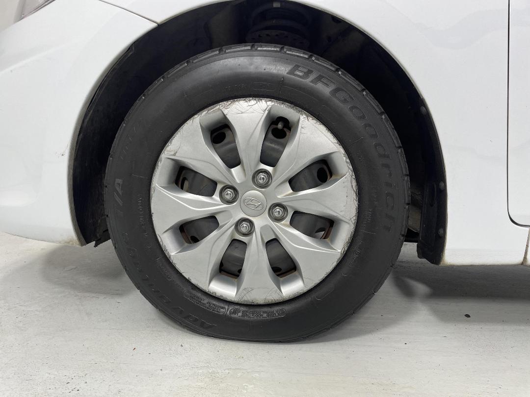 Photo '10' of Hyundai Accent