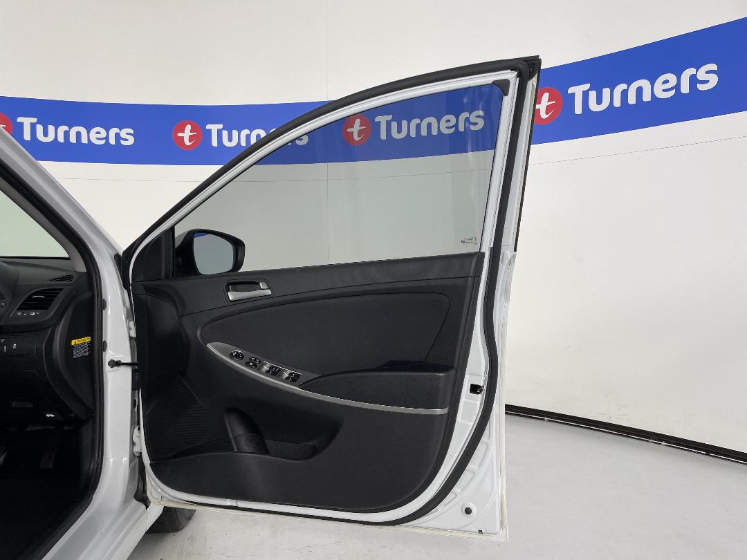 Photo '15' of Hyundai Accent