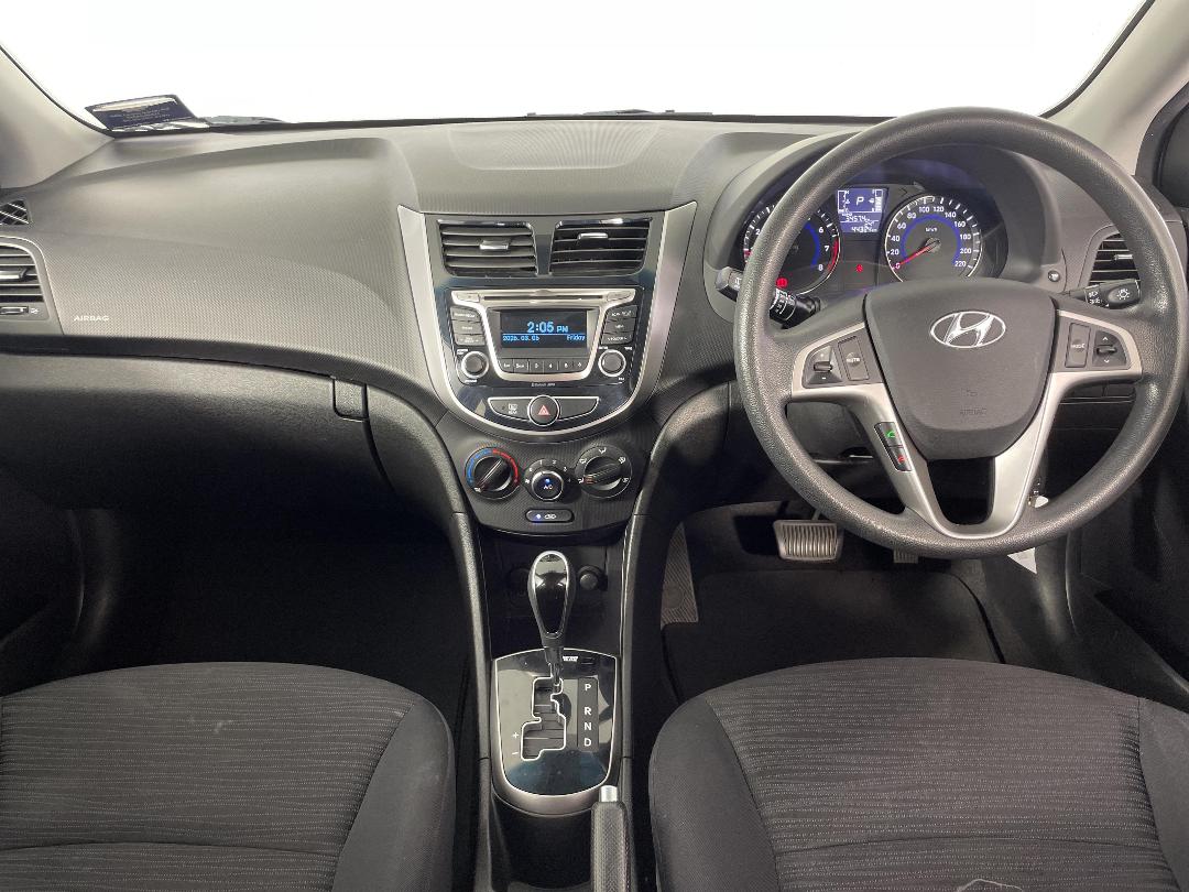 Photo '18' of Hyundai Accent